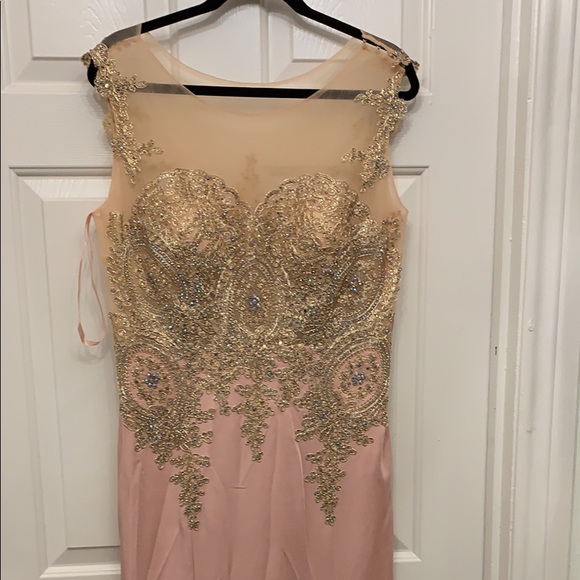 Dresses & Skirts - 2xL not big but has stretchy material Dresses & Skirts - 2xL not big but has stretchy material
